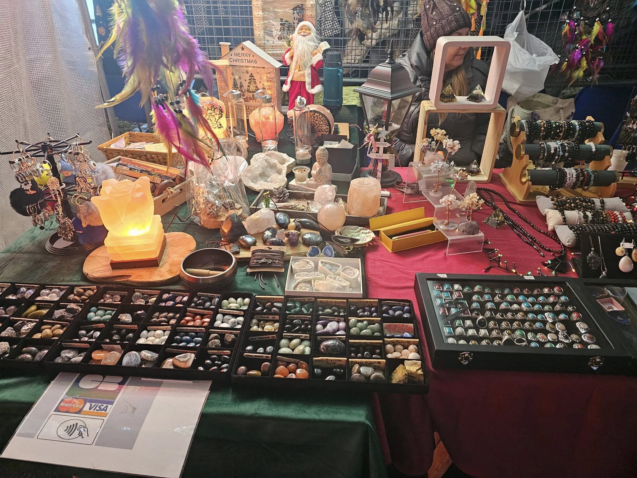 Stand lithothérapie sur marché ésotérique